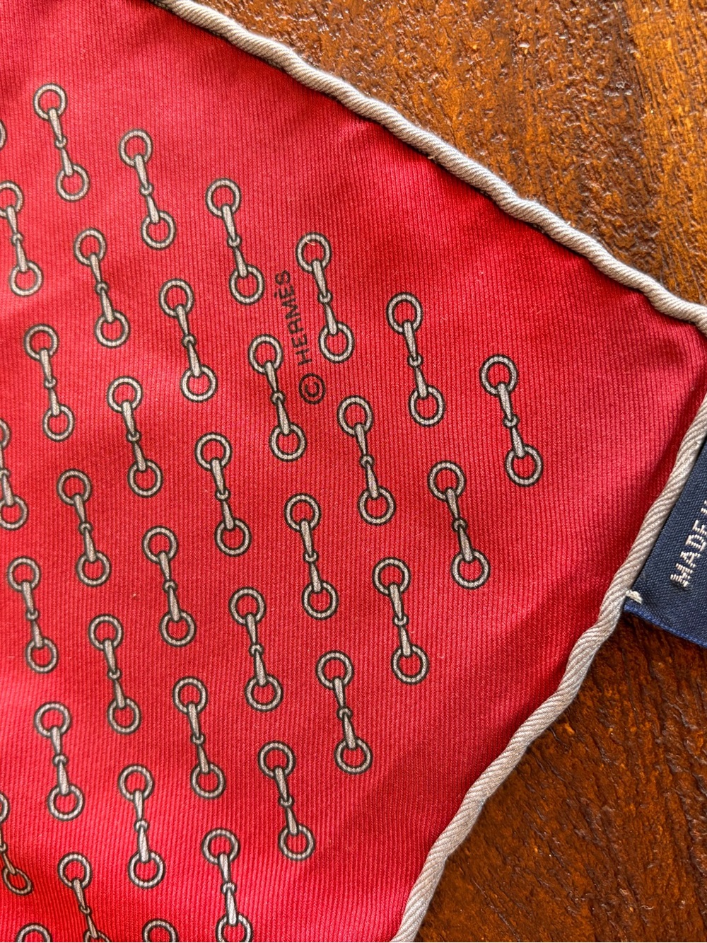 HERMÈS Paris Red Silk Scarf Gavroche 16” Horseshoe Equestrian Print Rolled Edges - Picture 16 of 16
